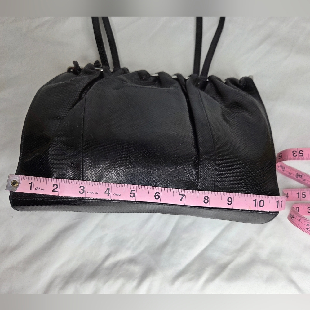 Gucci - Vintage Elegant Black Leather Shoulder Bag With Silver Plate Hardware - Picture 15 of 15